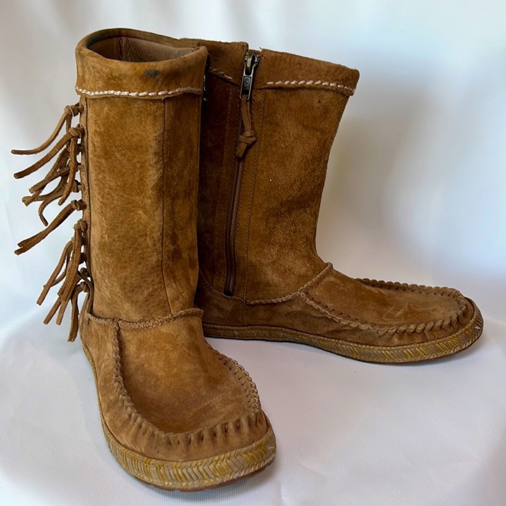 7.5 - UGG Suede Mid Calf Moccasin - Pre-owned Condition
